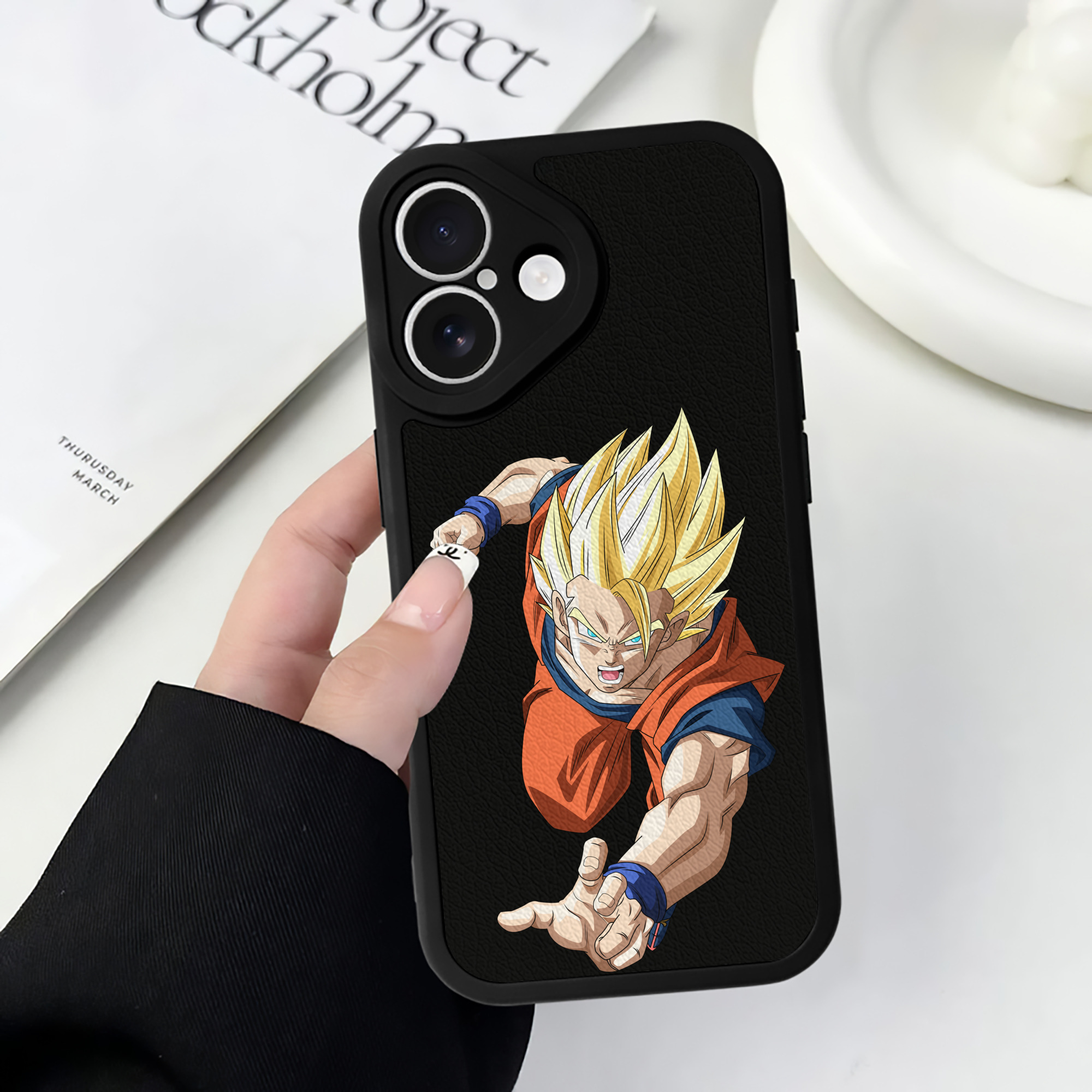 （画像用） ドラゴンボール 孫 悟飯（そんごはん）DRAGON BALL Son Gohan 【iPhone 16シリーズ対応】シリコンスマホケース（レザー調） 材質：シリコン